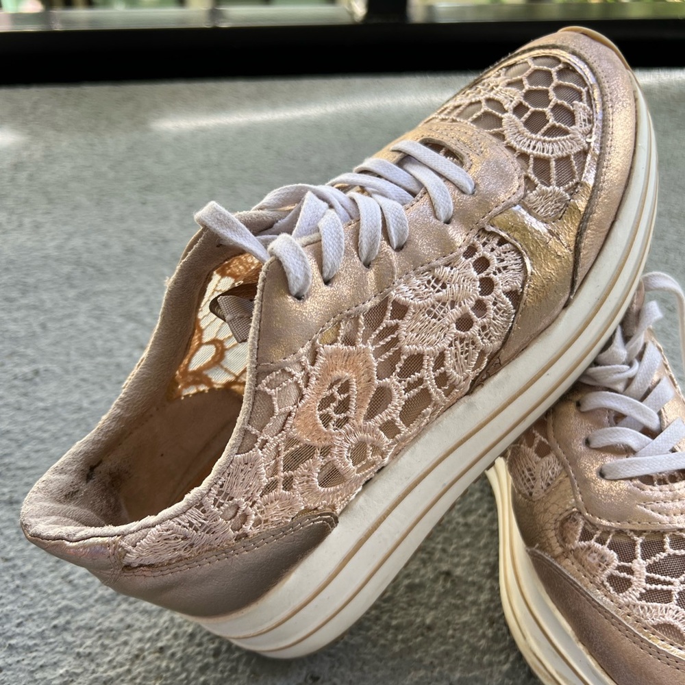 City lace sneakers